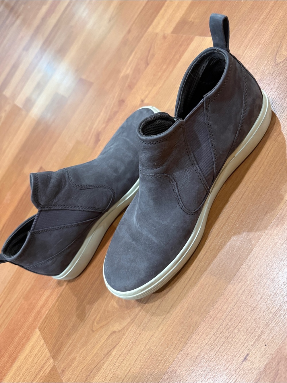 Ecco Women's Chukka Boots in Dark Brown with Cream Sole - Picture 4 of 7
